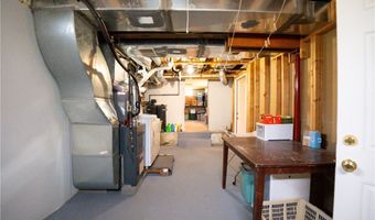9578 Maplewood St, Angola, NY 14006
