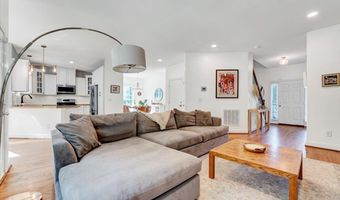 1009 Country Glen Ct, Apex, NC 27502