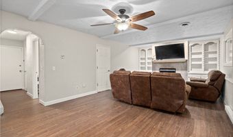 621 Van Oaks Dr, Amherst, OH 44001