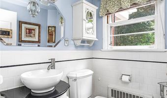 133 Tupelo Hill Dr, Cranston, RI 02920