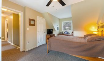 38 Fairview Ave, Auburn, ME 04210