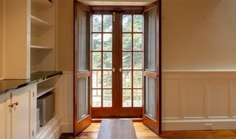 113 Coggeshall Ave, Newport, RI 02840