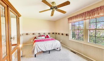525 Skyline Dr, Algonquin, IL 60102