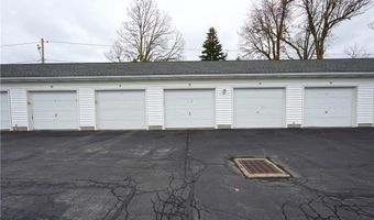 32 Georgian Ln A, Amherst, NY 14221