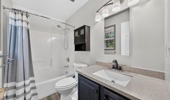 7774 E Ridge Dr, Almont, MI 48003
