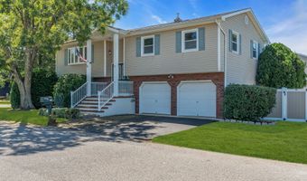 19 Spruce St, Beachwood, NJ 08722