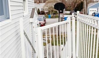 16 Ward Ave, Middletown, RI 02842
