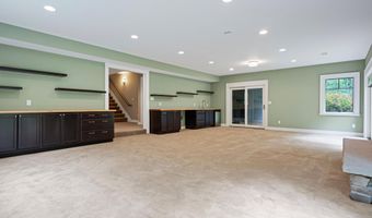 3867 Hawk Crest Rd, Ann Arbor, MI 48103