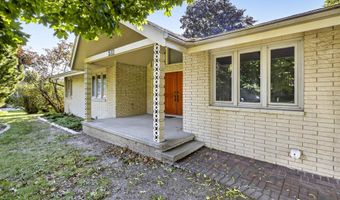 521 W SENECA Dr, Appleton, WI 54911