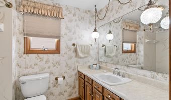 118 Main St, Arlington, WI 53911