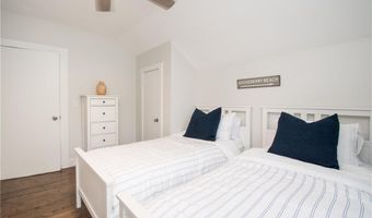 33 Slocum St, Newport, RI 02840