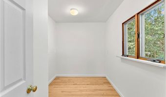 6 North Ln, Barrington, RI 02806