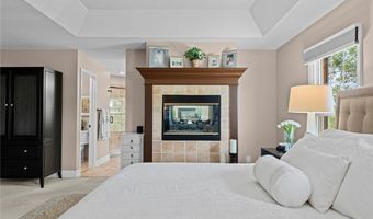 215 Beaumont Trl, Aurora, OH 44202