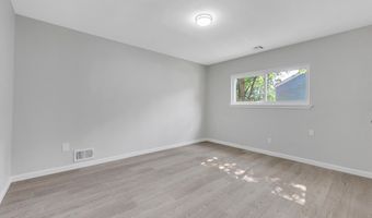 5 Mast Dr, Barnegat, NJ 08005