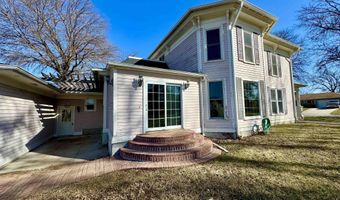 911 Pine St, Atlantic, IA 50022