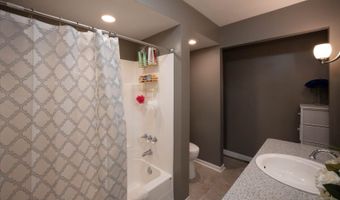125 Cheri Ln, Antioch, IL 60002