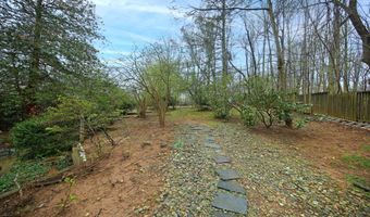 222 Red Hill Rd, Middletown, NJ 07748