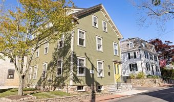 18 Barney St 2, Newport, RI 02840