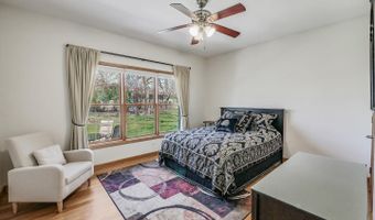 500 E Sherwood Dr, Addison, IL 60101