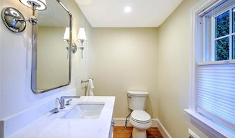 12 Harbour Ter, Cranston, RI 02905