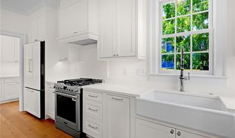 75 Bridge St, Newport, RI 02840