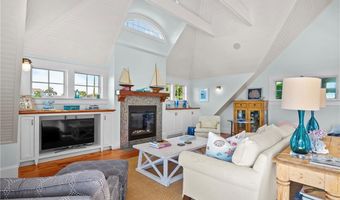 140 Tuckerman Ave, Middletown, RI 02842