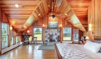 4 Hull Cove St, Jamestown, RI 02835