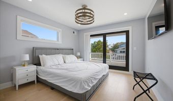 115 9TH St, Beach Haven, NJ 08008