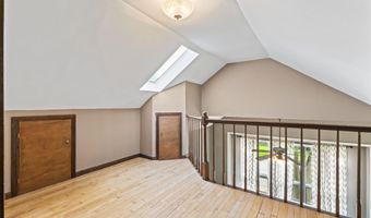 76 9th St, Belford, NJ 07718