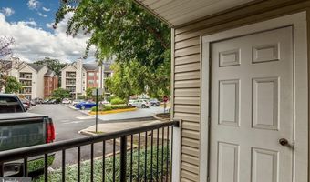 3305 WYNDHAM Cir 156, Alexandria, VA 22302