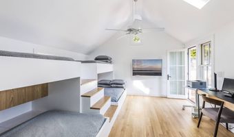 30 Hand Ln, Amagansett, NY 11930