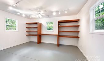17 Bohemian Ln, Asheville, NC 28805