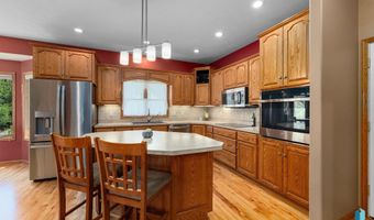 608 N Riverwood Cir, Brandon, SD 57005