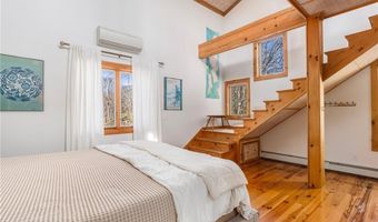 85 Gondola Ave, Jamestown, RI 02835