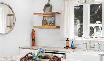 17 Goose Island Rd, Narragansett, RI 02882