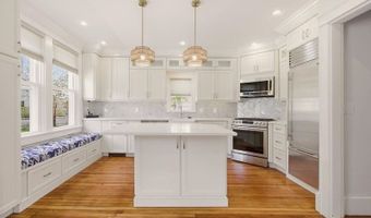 8 Champlin St, Newport, RI 02840