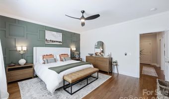 1617 Hawthorne Ln, Charlotte, NC 28205