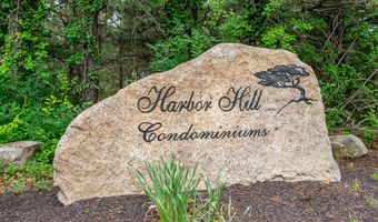 17 Harbor Hill Dr, Bourne, MA 02532