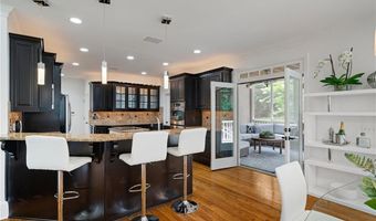 765 Falls Landing Ct, Alpharetta, GA 30022