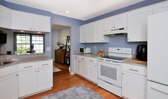 4471 Hillside Ct, Ann Arbor, MI 48105