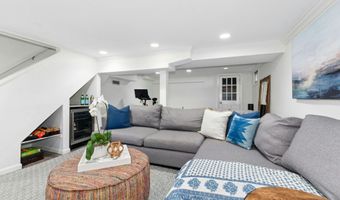 8 Glenwood Dr, Darien, CT 06820