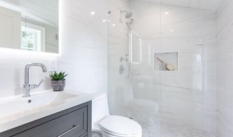 84 Coggeshall Ave, Newport, RI 02840