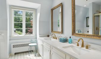 35 Shaw Dr, Bedford, NH 03110