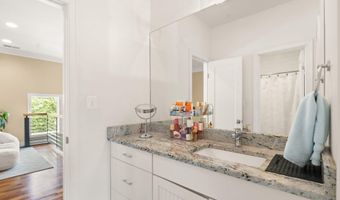 4226 40TH St N, Arlington, VA 22207