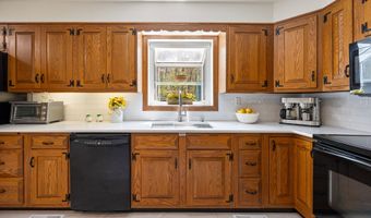 111 Lebanon Rd, Bethany, CT 06524