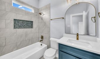 140 Rolling Hills Blvd, Alvord, TX 76225