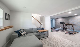 51 Mountain View Dr, Brookfield, CT 06804