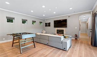 17980 Rancho St, Encino, CA 91316