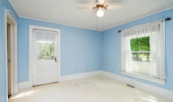 920 Grove St, Baldwin City, KS 66006