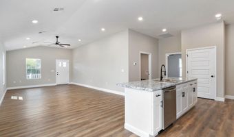 21 E Cofield St, Aurora, MO 65605